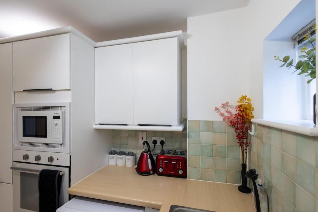 Morden London Apartment, By The Sea With Free Parking Esterno foto