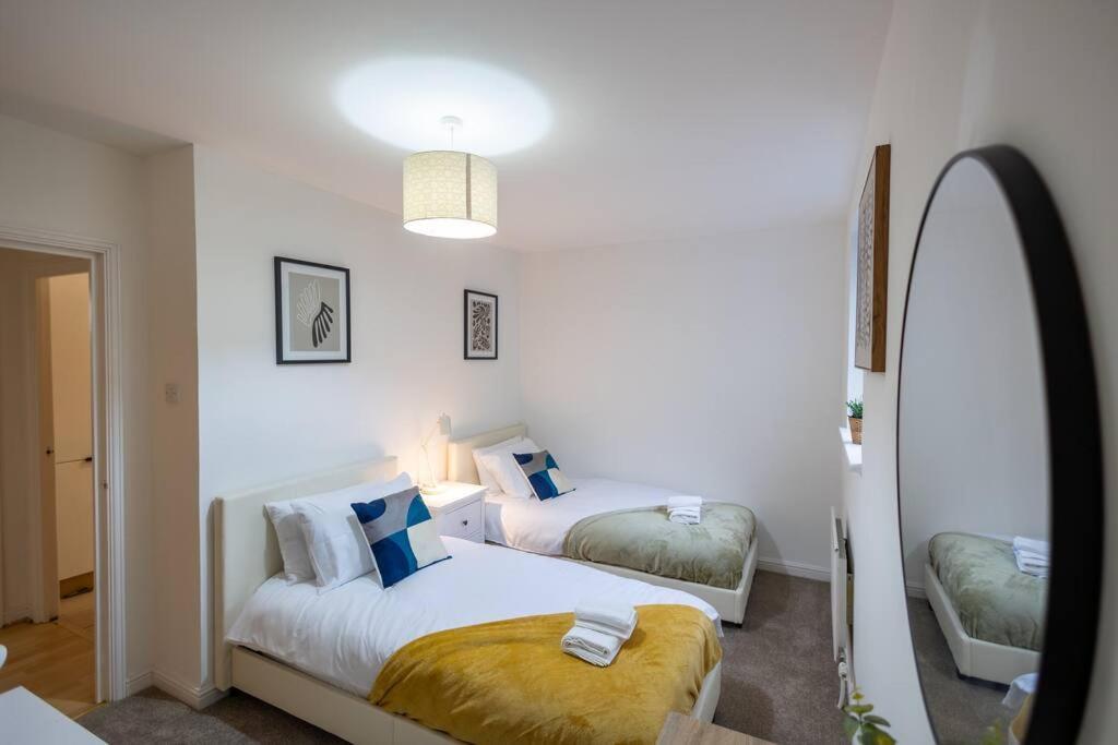 Morden London Apartment, By The Sea With Free Parking Esterno foto