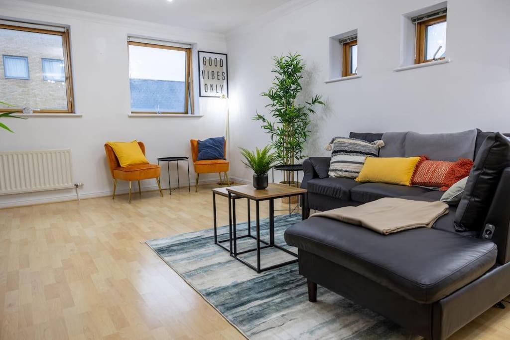 Morden London Apartment, By The Sea With Free Parking Esterno foto