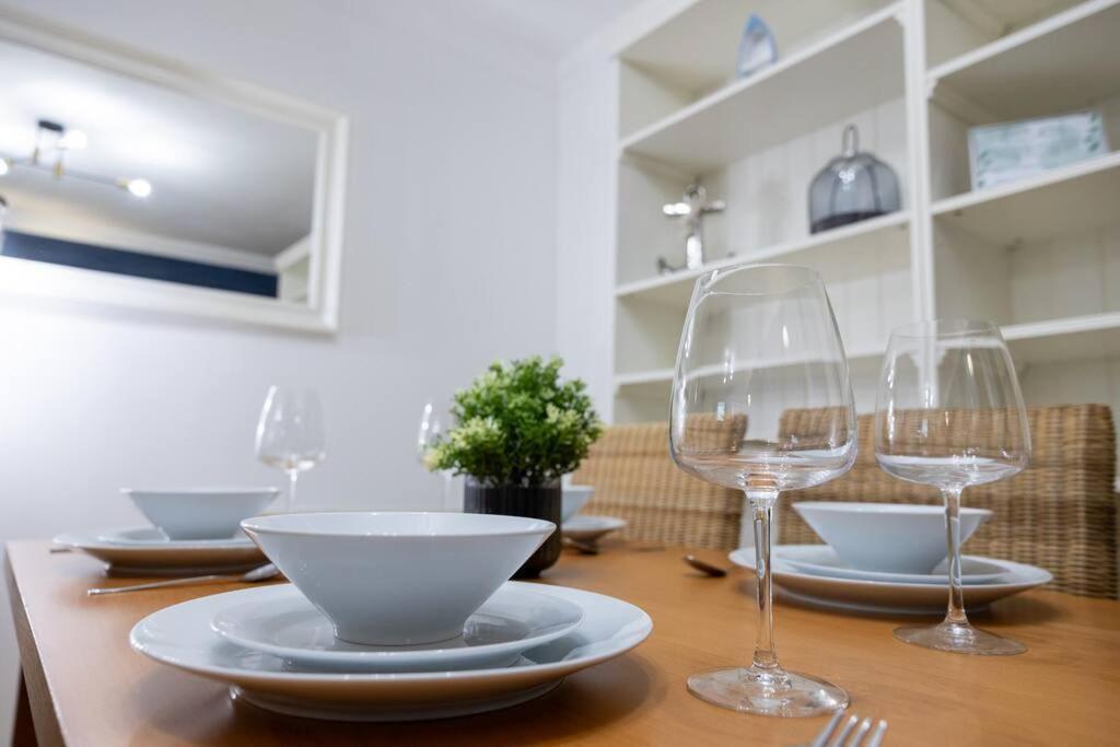 Morden London Apartment, By The Sea With Free Parking Esterno foto