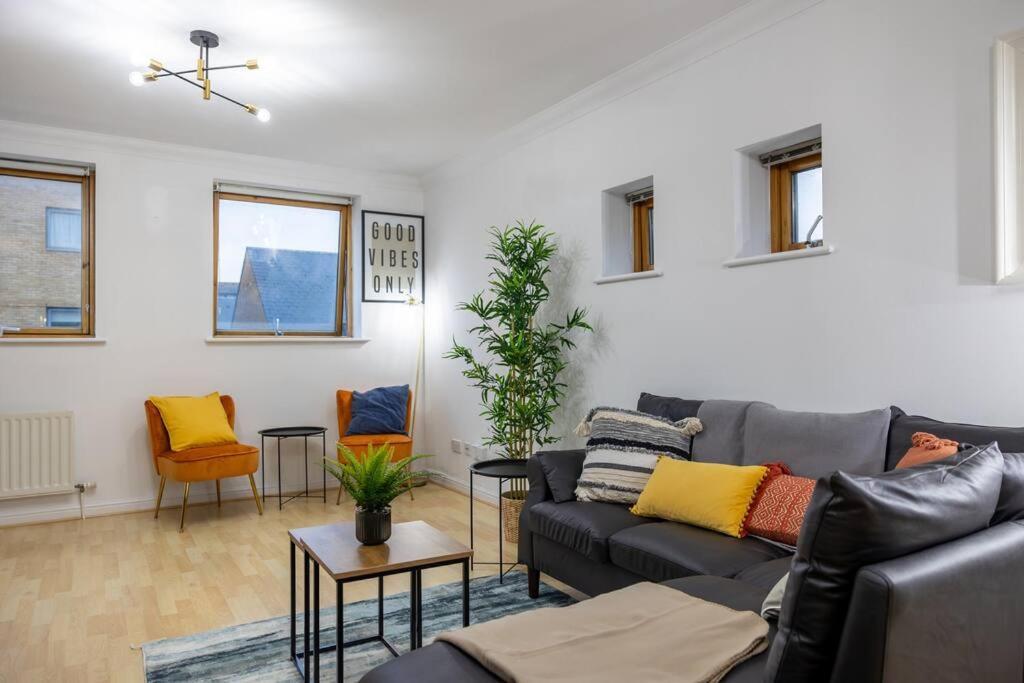 Morden London Apartment, By The Sea With Free Parking Esterno foto