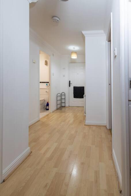 Morden London Apartment, By The Sea With Free Parking Esterno foto