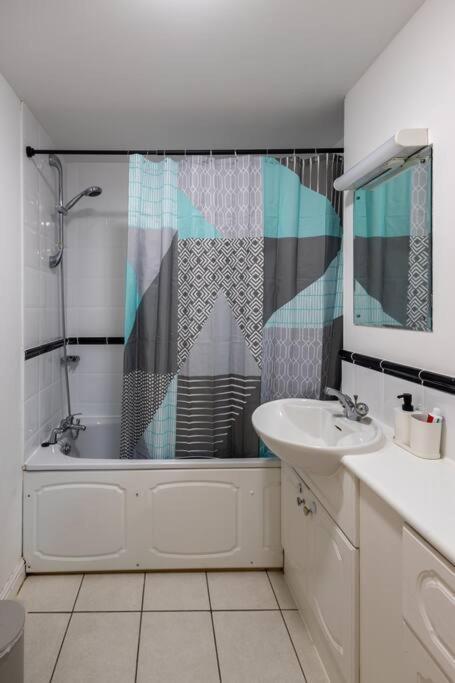Morden London Apartment, By The Sea With Free Parking Esterno foto