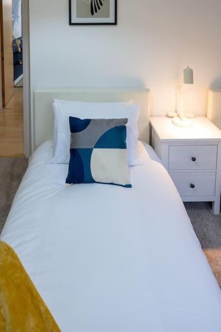 Morden London Apartment, By The Sea With Free Parking Esterno foto