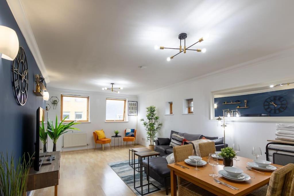Morden London Apartment, By The Sea With Free Parking Esterno foto
