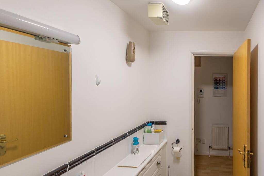 Morden London Apartment, By The Sea With Free Parking Esterno foto
