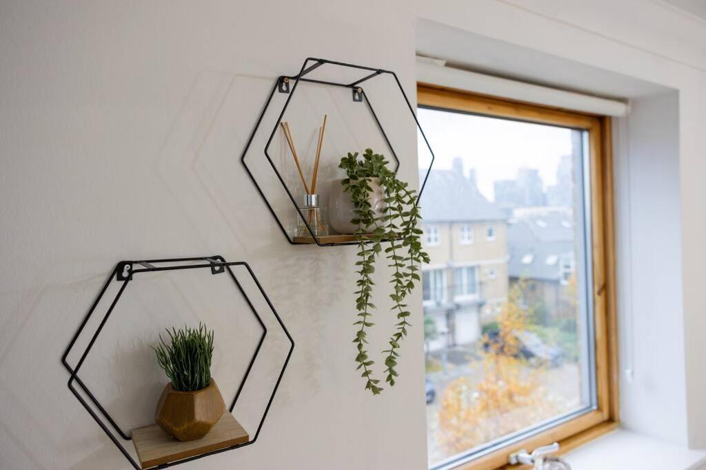 Morden London Apartment, By The Sea With Free Parking Esterno foto