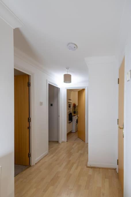 Morden London Apartment, By The Sea With Free Parking Esterno foto